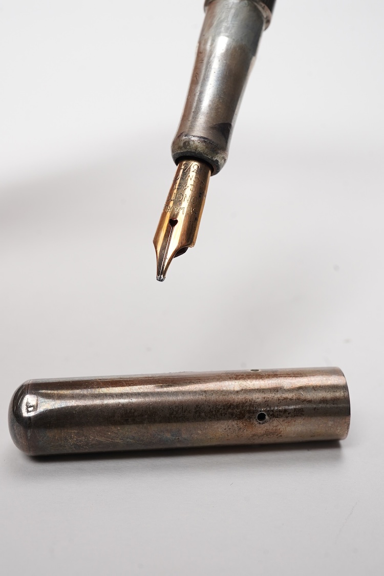 A De La Rue Onoto silver fullsize piston filler in original presentation case, with 14ct Onoto nib